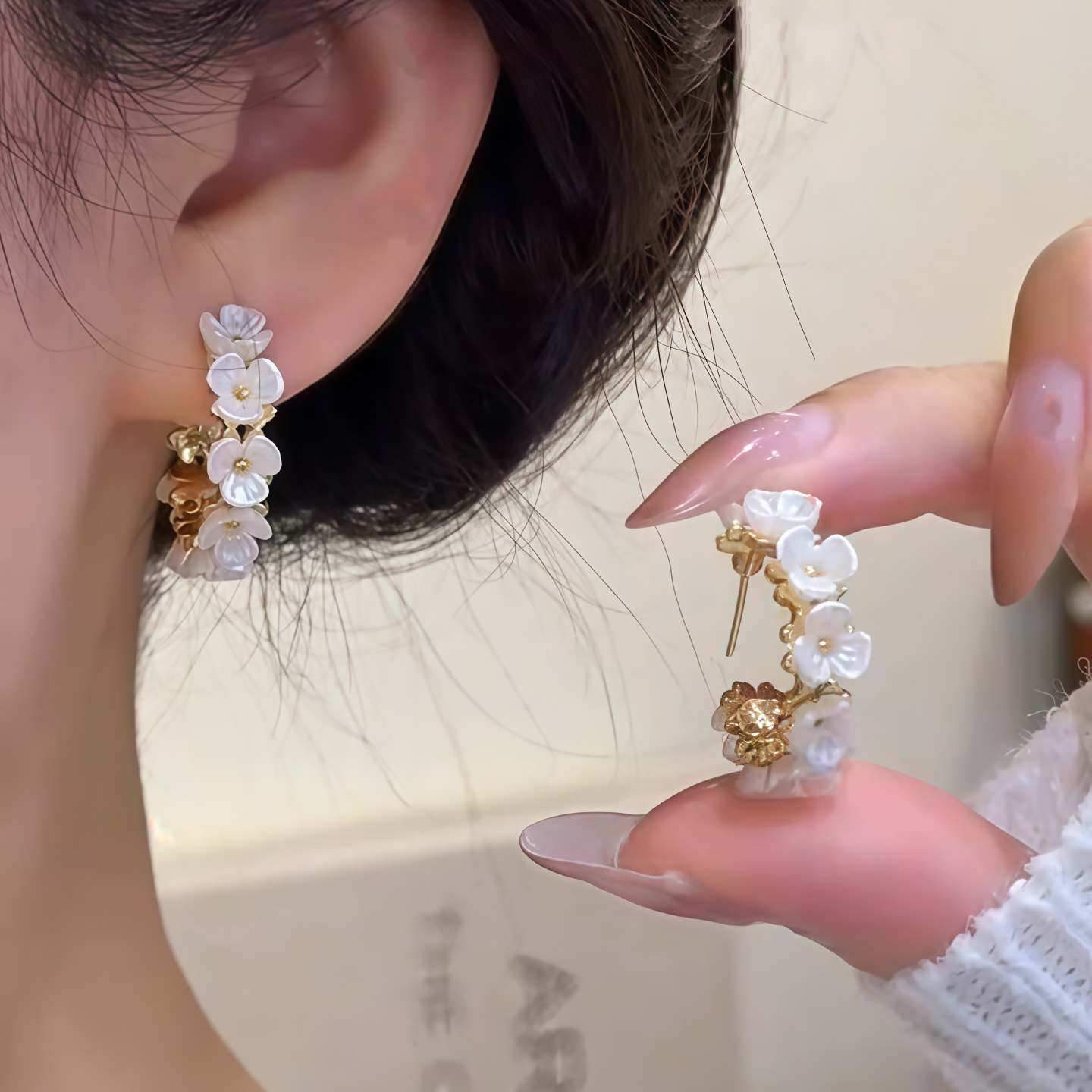 白色花朵C圈轻奢高级感淑女耳环