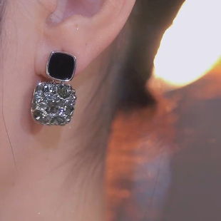 s925银针黑色方糖锆石耳环女轻奢高级感耳钉2025新款爆款独特耳饰