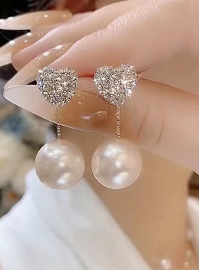 一款两戴珍珠镶钻爱心耳环小众银针耳钉2025新款爆款气质少女耳饰