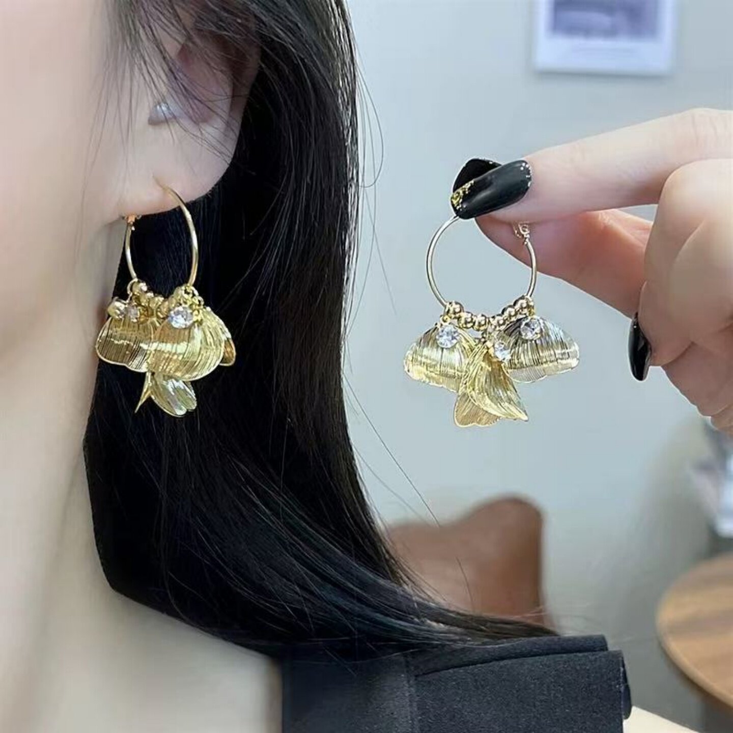 轻奢复古法式金属花朵珠珠耳环