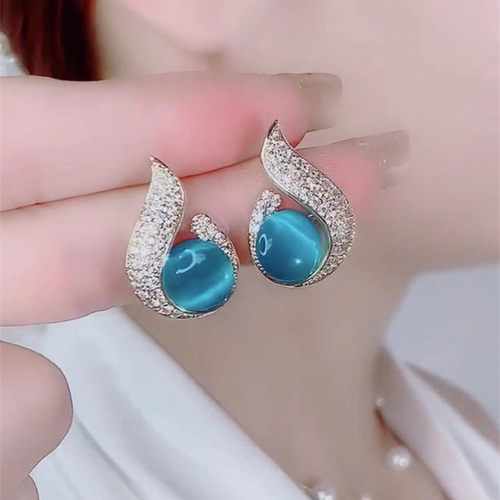 小众设计微镶蓝色猫眼石水滴耳饰