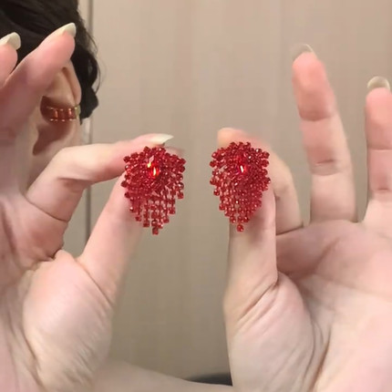 时尚气质新年红闪亮满钻短款流苏耳环女高级感轻奢气质水钻耳饰品