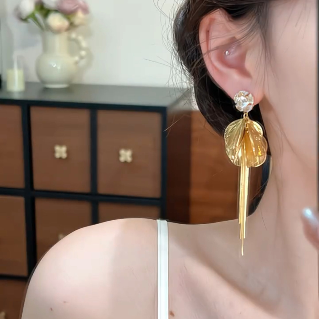 法式复古金色花瓣流苏耳环2025新款爆款高级感气质长款显脸瘦耳饰