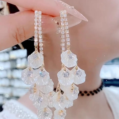 时尚白色贝壳花瓣流苏镶钻耳环女