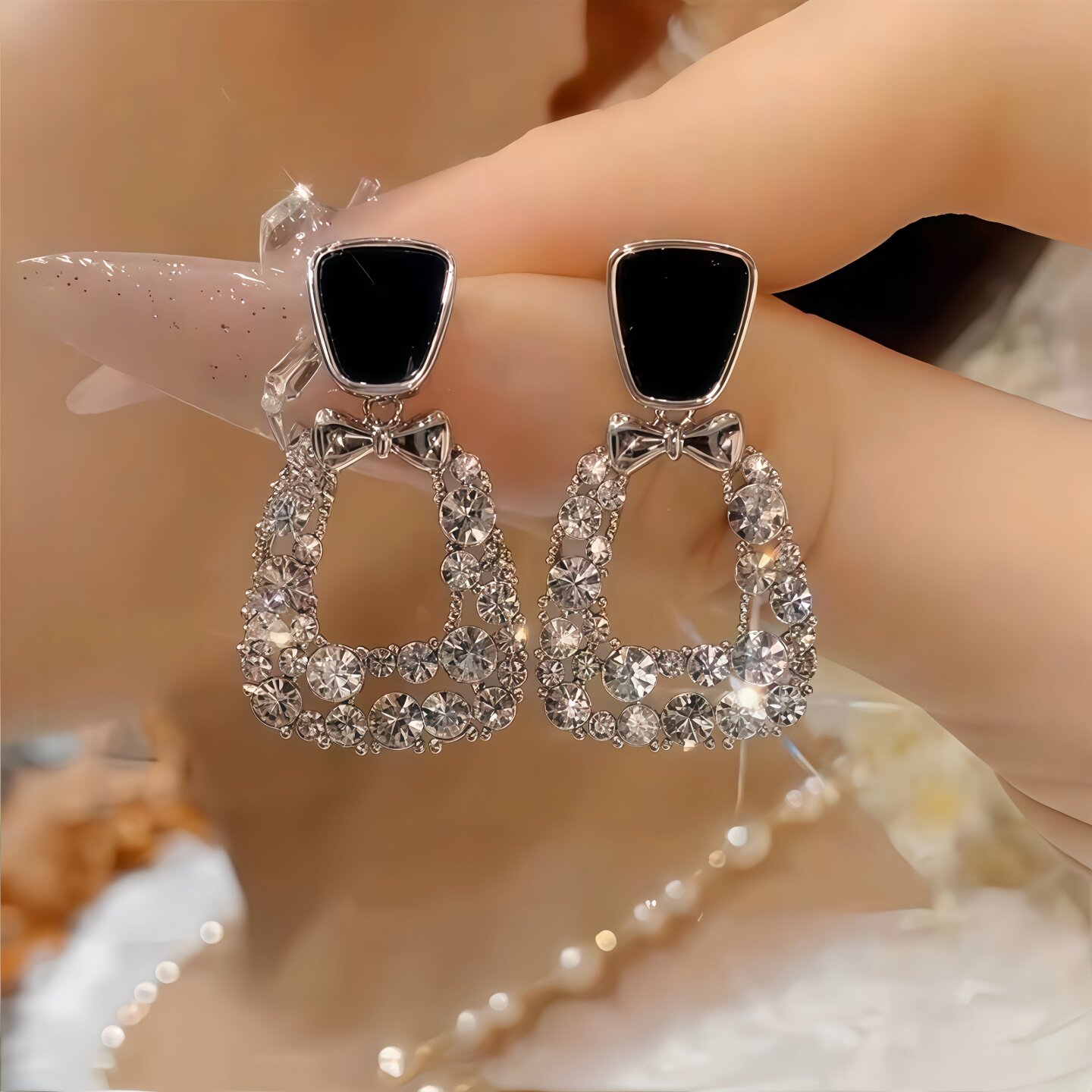超闪满钻黑色蝴蝶结耳环女