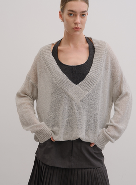 UNRESTRAIN「UNR」倚光漏影 新款两件式针织拼挂脖背心女显瘦上衣