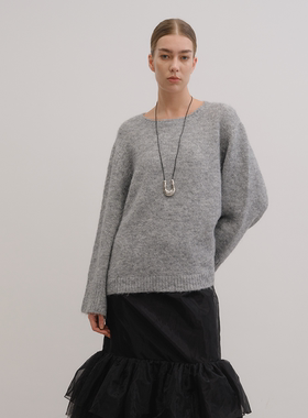 UNRESTRAIN「UNR」贴身故事 秋冬新品灰色宽松圆领针织衫上衣女