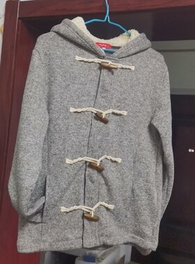 日单春秋灰色女牛角扣卫衣