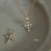 9K黄金 日常通勤 迷你轻奢挂坠 精致日系十字架吊坠 K金极简微镶