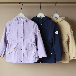 Te价款~女童收腰款防风防水户外连帽拉链摇粒绒内衬冲锋衣三色