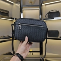 Черная маленькая (22*15) металлическая бирка