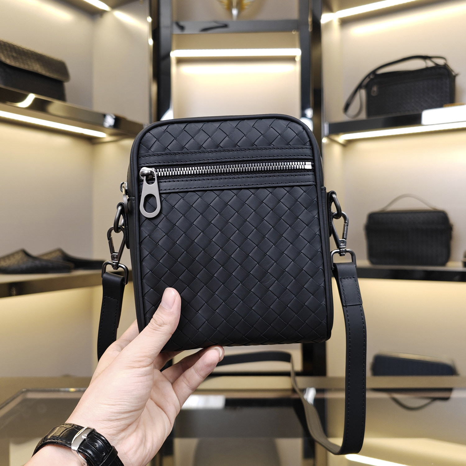 斜挎小包男款 休闲男包 真皮编织男士外出便携背包2025新款单肩包