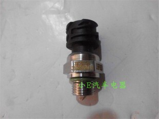 解放J6国五40K1-18机油传感器原厂配件产品图号3602185PA/11A四插