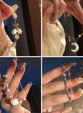 简约学生新款手链手饰手镯生日礼物轻奢ins风铃兰花小红书设计