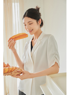 浅秋桑蚕丝薄款透气五分袖珍珠纹休闲小西装上衣女夏季4B41211