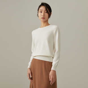 浅秋圆领纯色套头上衣纯羊毛针织Q051A323 经典
