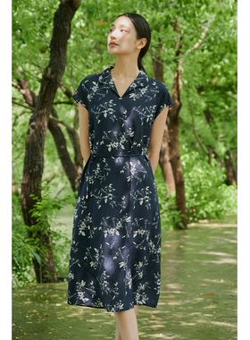 浅秋桑蚕丝戗驳领无袖收腰系带印花连衣裙女夏季2024新款5A41662