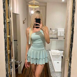 2026新款泳衣女连体裙式高级感绝美度假游泳衣薄荷蓝显瘦遮肚温泉