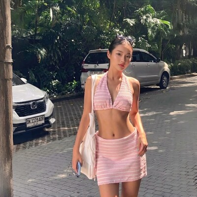 2025新款泳衣女高级感度假分体游泳衣海边粉色三件套裙式比基尼