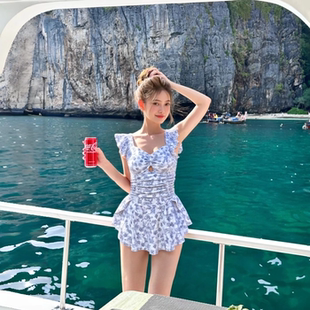 2025新款 保守显瘦遮肚游泳衣温泉白色印花 泳衣女高级感连体裙式