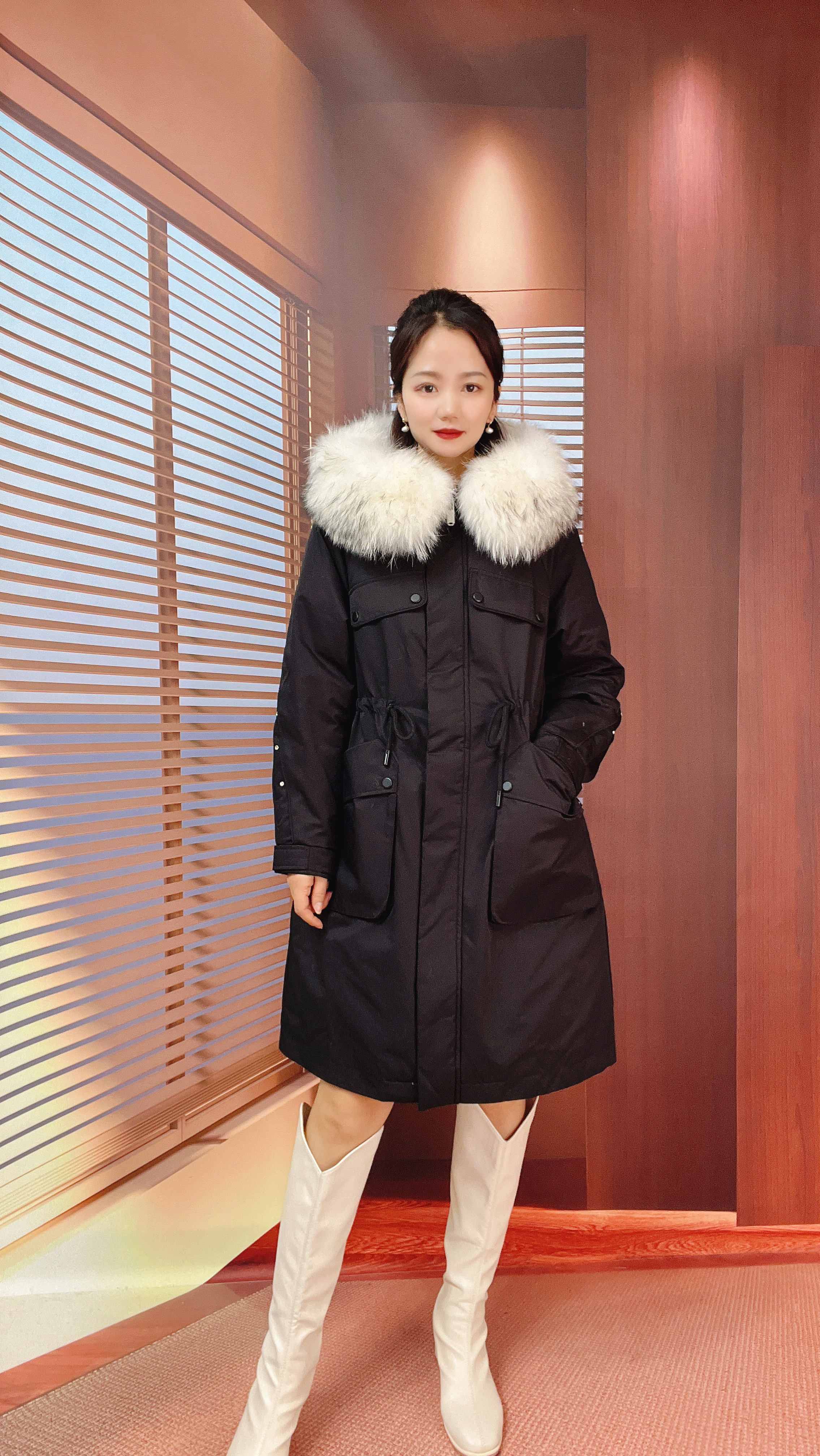 断码清仓 朗系列 冬款时尚连帽大毛领 气质派克羽绒服 Y125