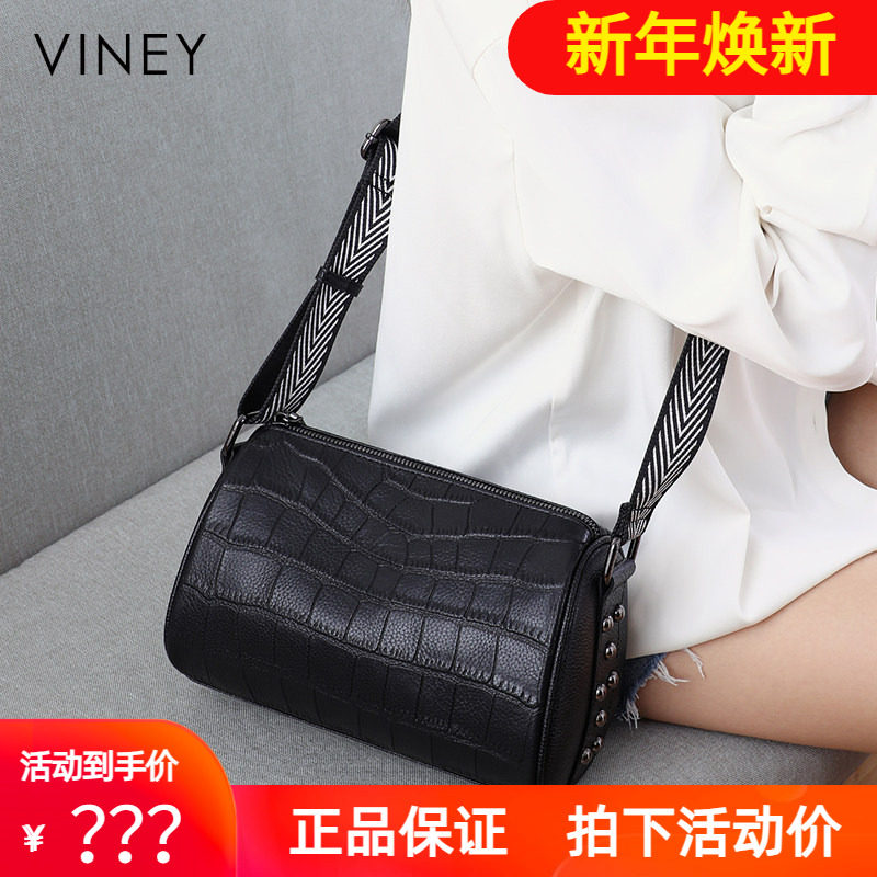 Viney包包2025新款女包斜挎包爆款小包夏季妈妈高级感真皮枕头包