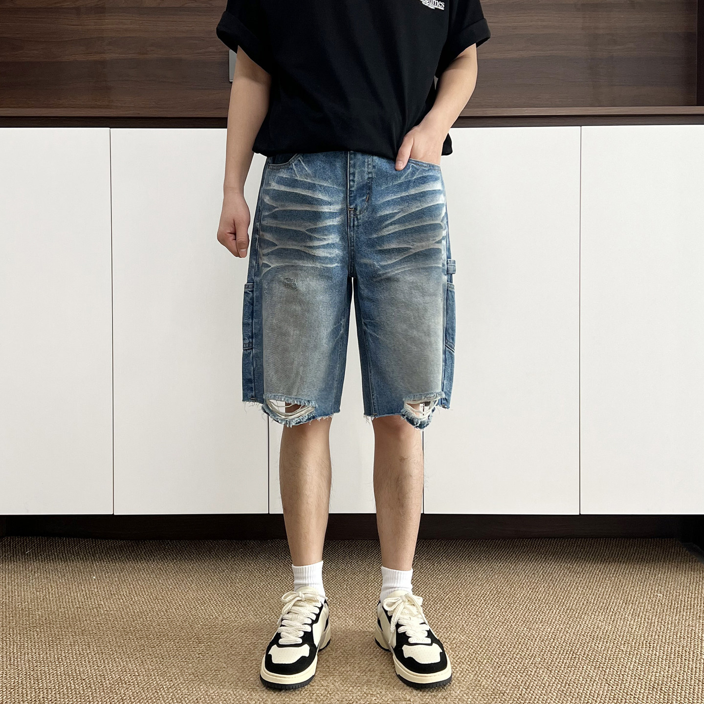 夏季宽松直筒破洞牛仔短裤男款潮做旧毛边男士多口袋工装五分中裤