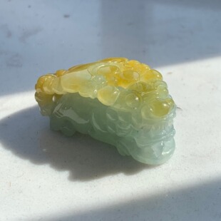 缅甸A货黄翡俏色精雕貔貅吊坠  玉质细腻油润 男女手小摆件礼品