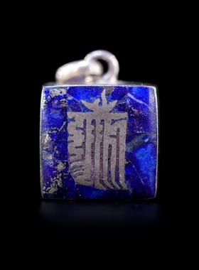 尼泊尔纯银镶青金石錾刻十相自在图嘎乌盒