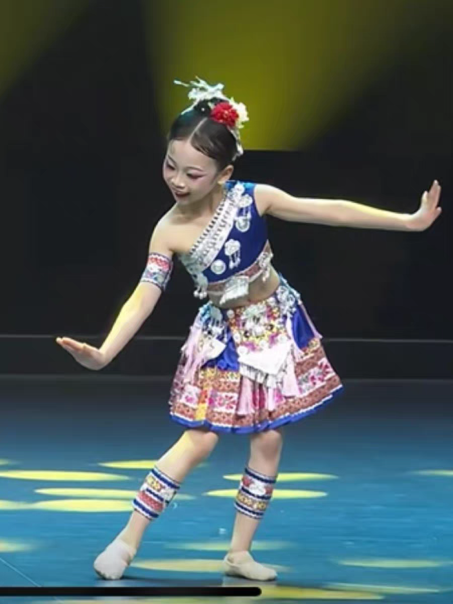 2026新款儿童桃李杯苗族独舞摆手女儿嫁舞蹈服装服饰土家族演出服