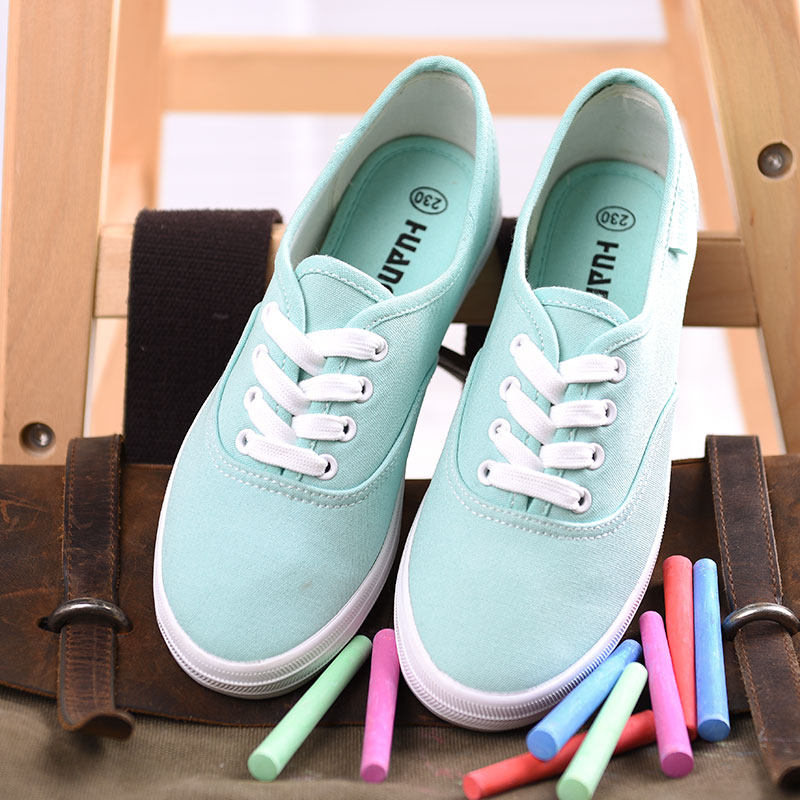 Autumn blackboard shoes Korean flat shoes white shoes theatrical white color with shoes to help low canvas shoes female models
