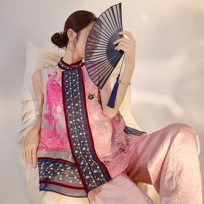 2025新款轻奢小众新中式国风重工刺绣100%桑蚕丝改良唐装马甲上衣