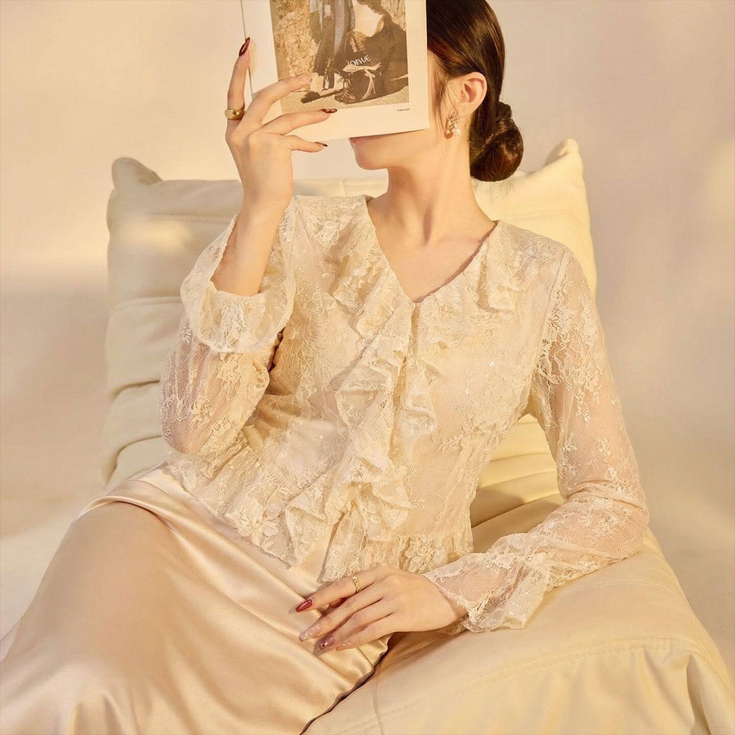 2026春装新款 轻奢新中式复古荷叶边V领收腰喇叭长袖蕾丝衬衫上衣