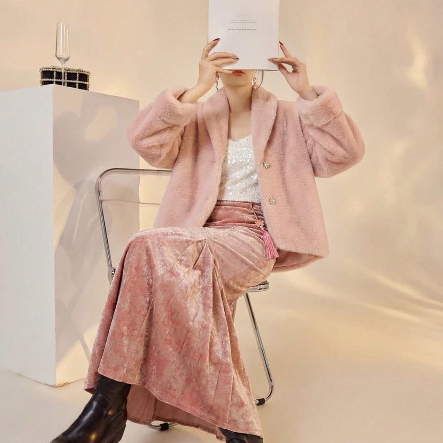2025冬装新款 轻奢复古时尚环保皮草毛毛粉色外套半裙套装