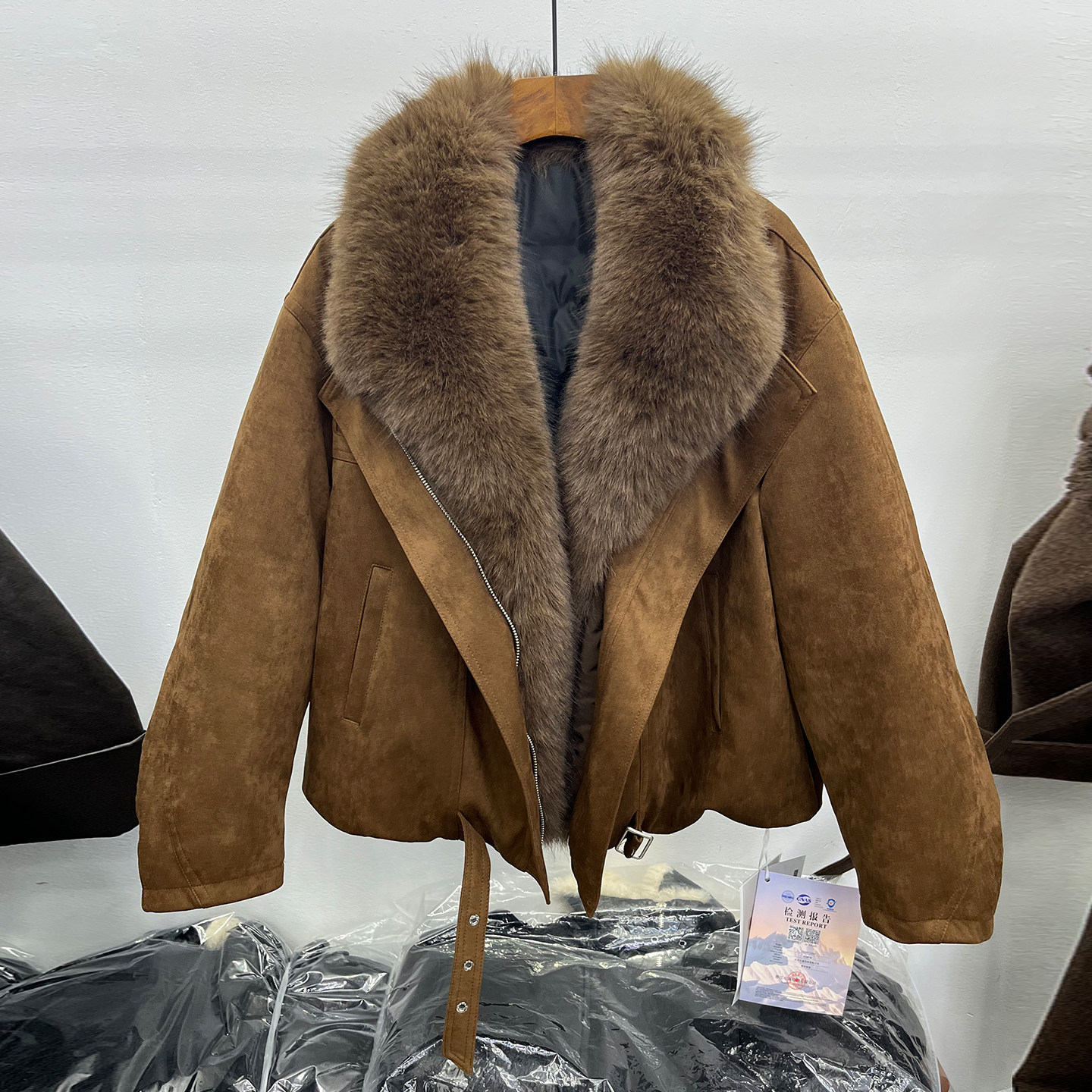 大毛领轻奢白鸭绒鹿皮绒厚外套