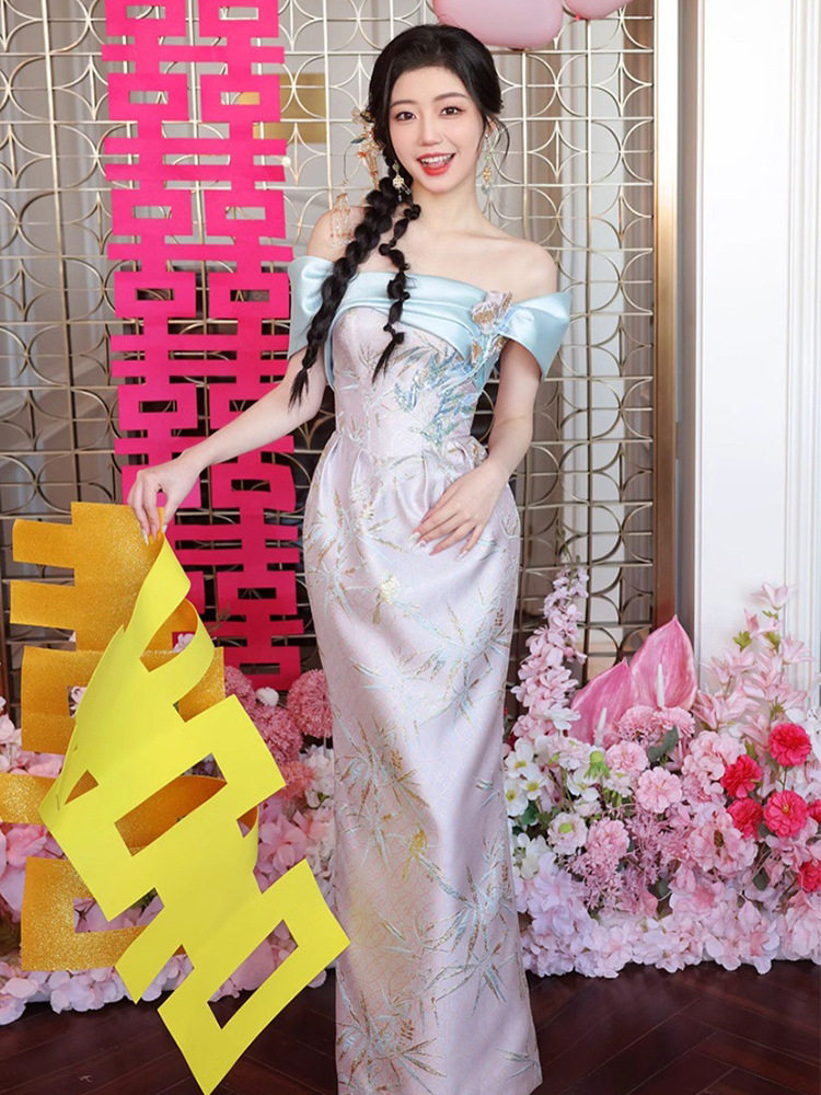 新中式晨袍女新娘结婚订婚礼服高端轻奢小众宴会敬酒服抹胸连衣裙