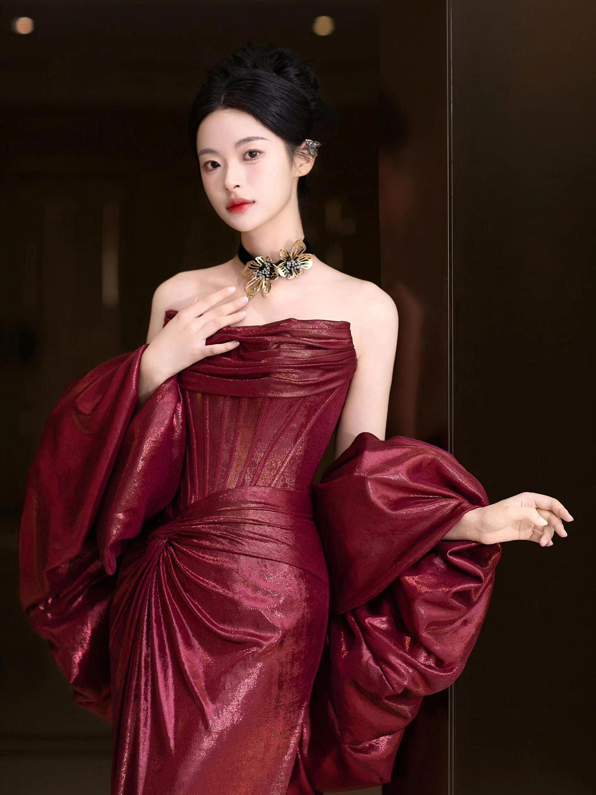 抹胸敬酒服2025新款高级感酒红色新娘订婚裙宴会气质主持人礼服女