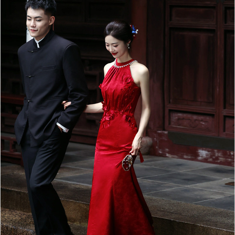 敬酒服新娘2026新款红色结婚订婚晚礼服裙女高级感挂脖鱼尾连衣裙