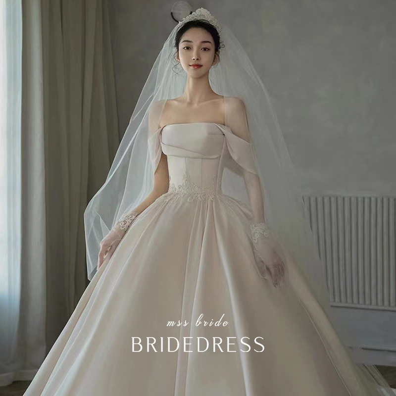法式缎面轻婚纱2025新款新娘气质出门纱小个子高级感迎宾礼服裙女