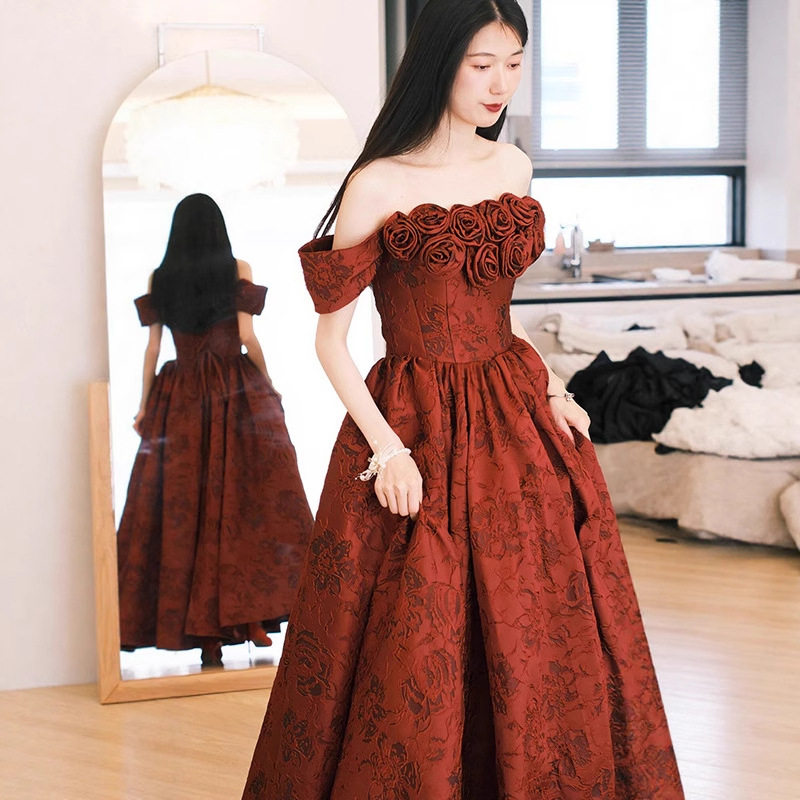 2025新款一字肩红色订婚礼服裙