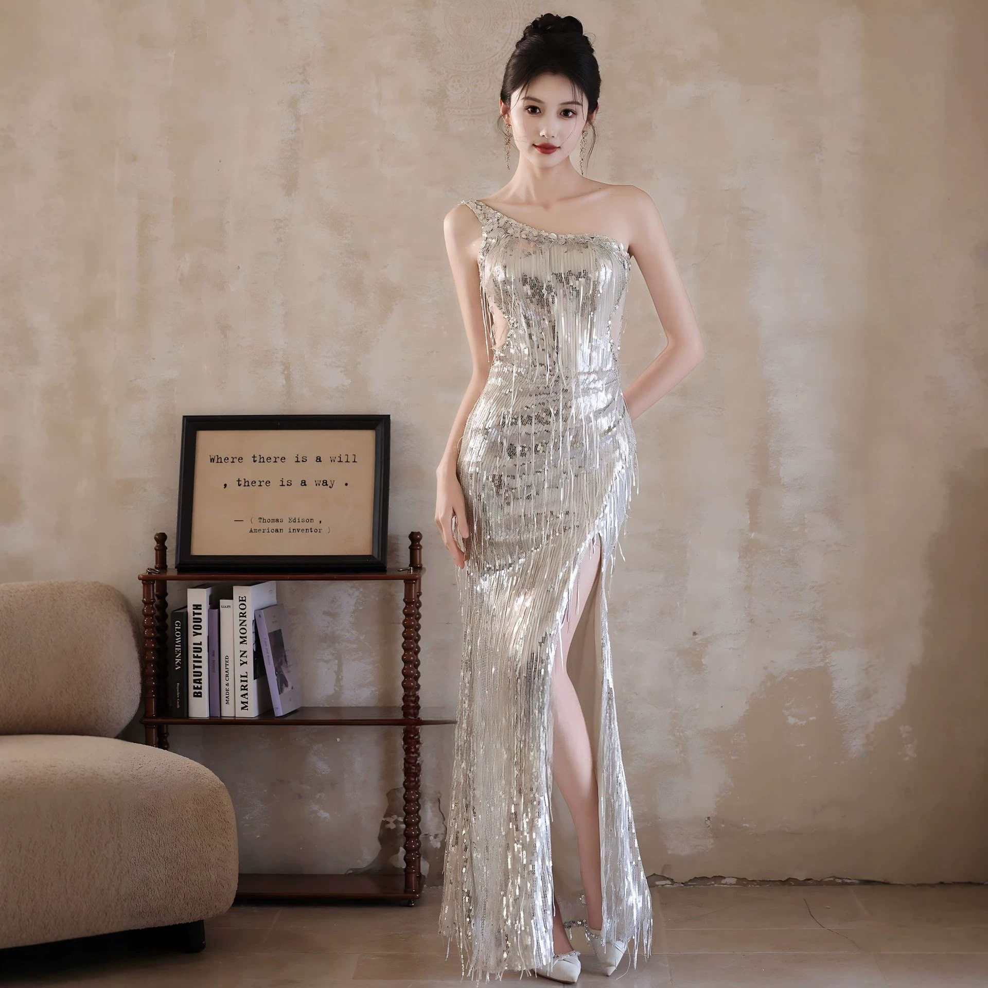 2026新款法式订婚晚礼服女高端轻奢小众银色亮片高级感鱼尾敬酒服