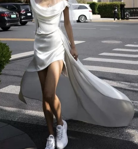 法式轻婚纱小个子简约缎面一字肩出门纱领证登记白色短款订婚礼服