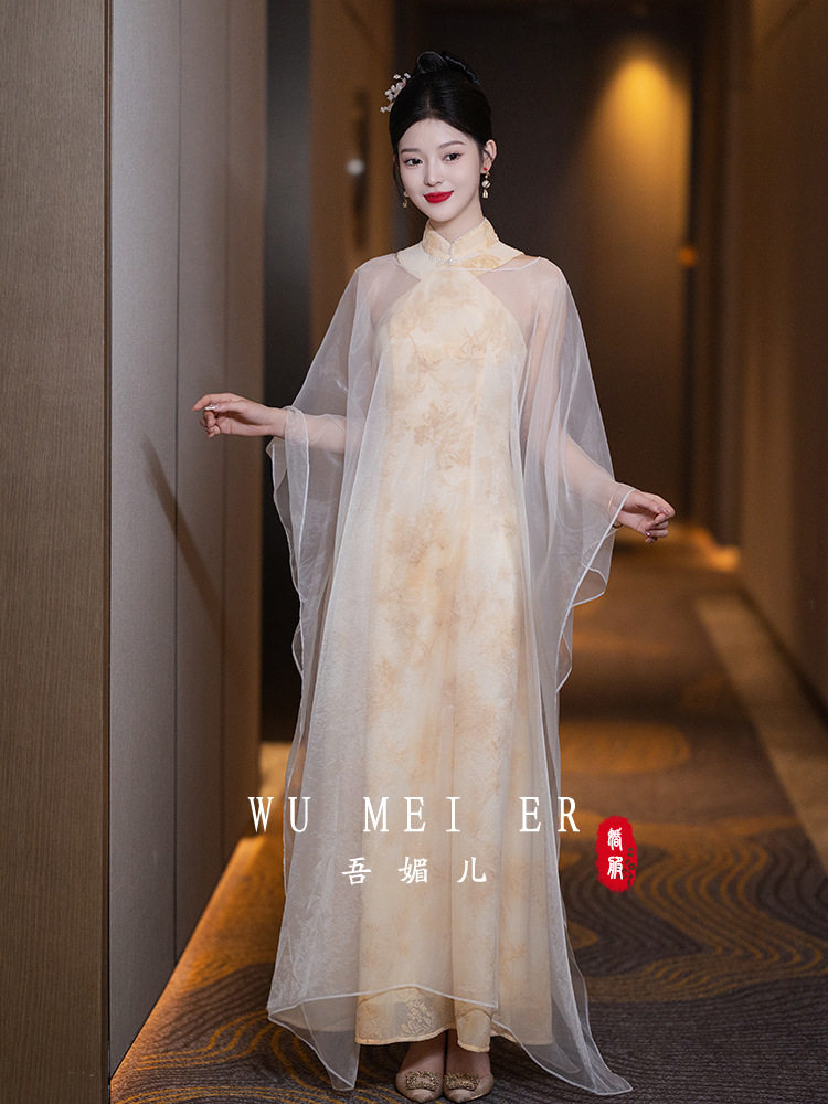 2025新款新中式结婚晨袍女新娘高级感轻婚纱晨拍礼服订婚连衣裙