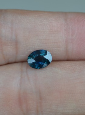 天然无烧蓝绿色满火彩蓝宝石裸石6*8毫米1.69ct净度好包邮送证书