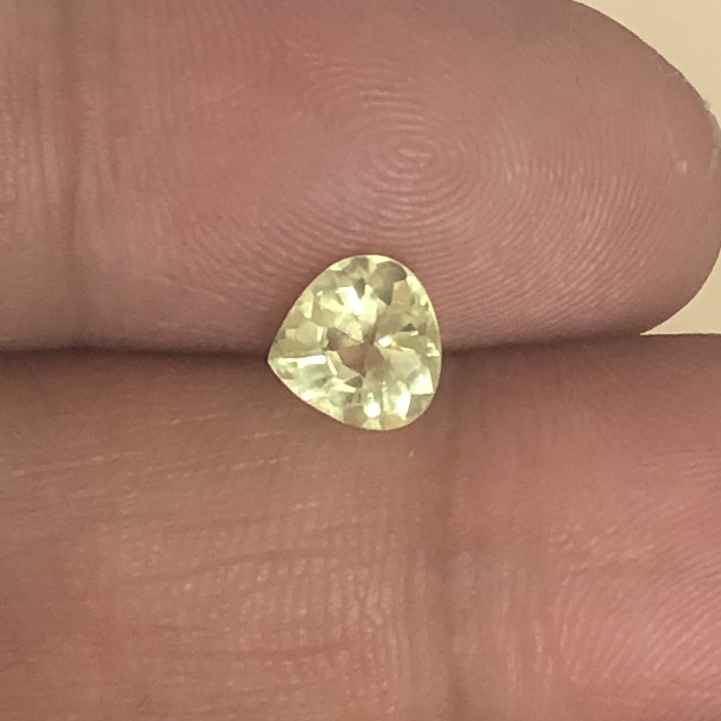 天然金绿宝石刻面全净体满火彩