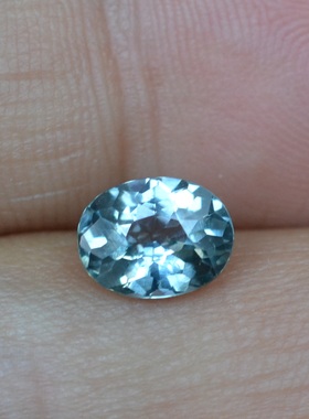 天然无烧灰蓝色蓝宝石裸石椭圆形戒面1.37克拉超闪满火彩6*7.7mm