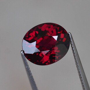天然血红色马达加斯加铁镁铝石榴石裸石11*13mm无暇满火彩8.5克拉