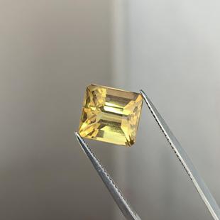 天然金黄色磷灰石裸石戒面裸石净度好满火彩5.45克拉9.4*10.2包邮