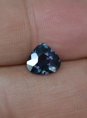 天然无烧绝地武士金属灰色蓝宝石裸石有一定变色效应1.72ct送证书