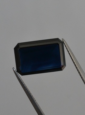 天然无烧蓝宝石裸石山东产深蓝色晶莹剔透深蓝色8.74克拉干净体